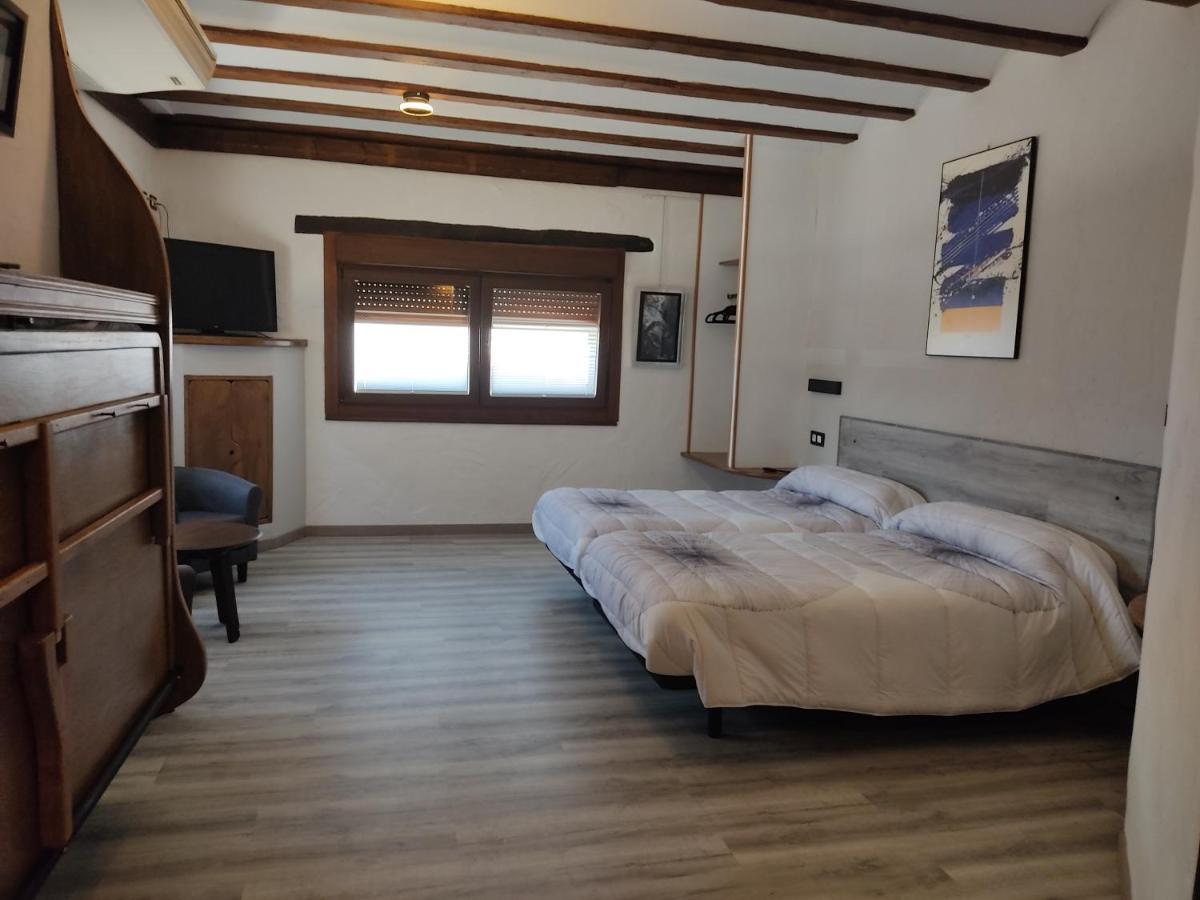 Hostal Suetxe Los Arcos Extérieur photo