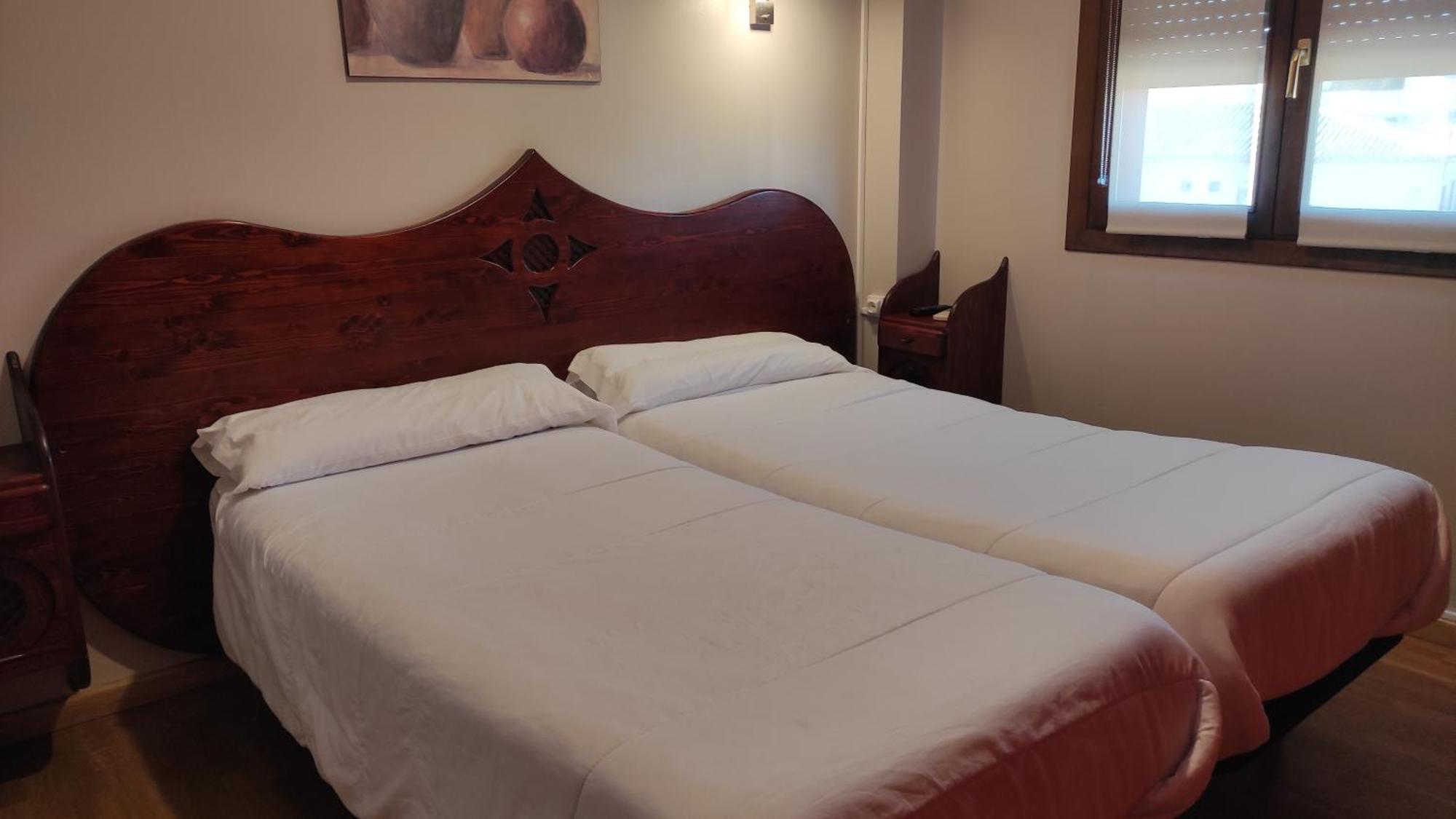 Hostal Suetxe Los Arcos Extérieur photo